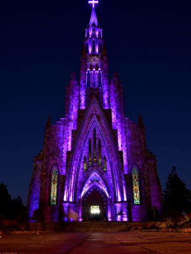 1386733529000-Nossa-Senhora-de-Lourdes.j