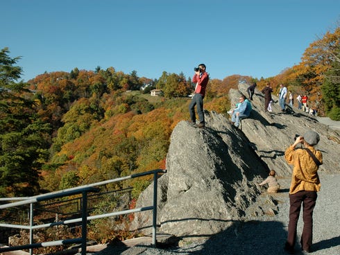 The always-windy Blowing Rock offers unobstructed panoramic views of the mountains and hills below, making it well worth a stop.