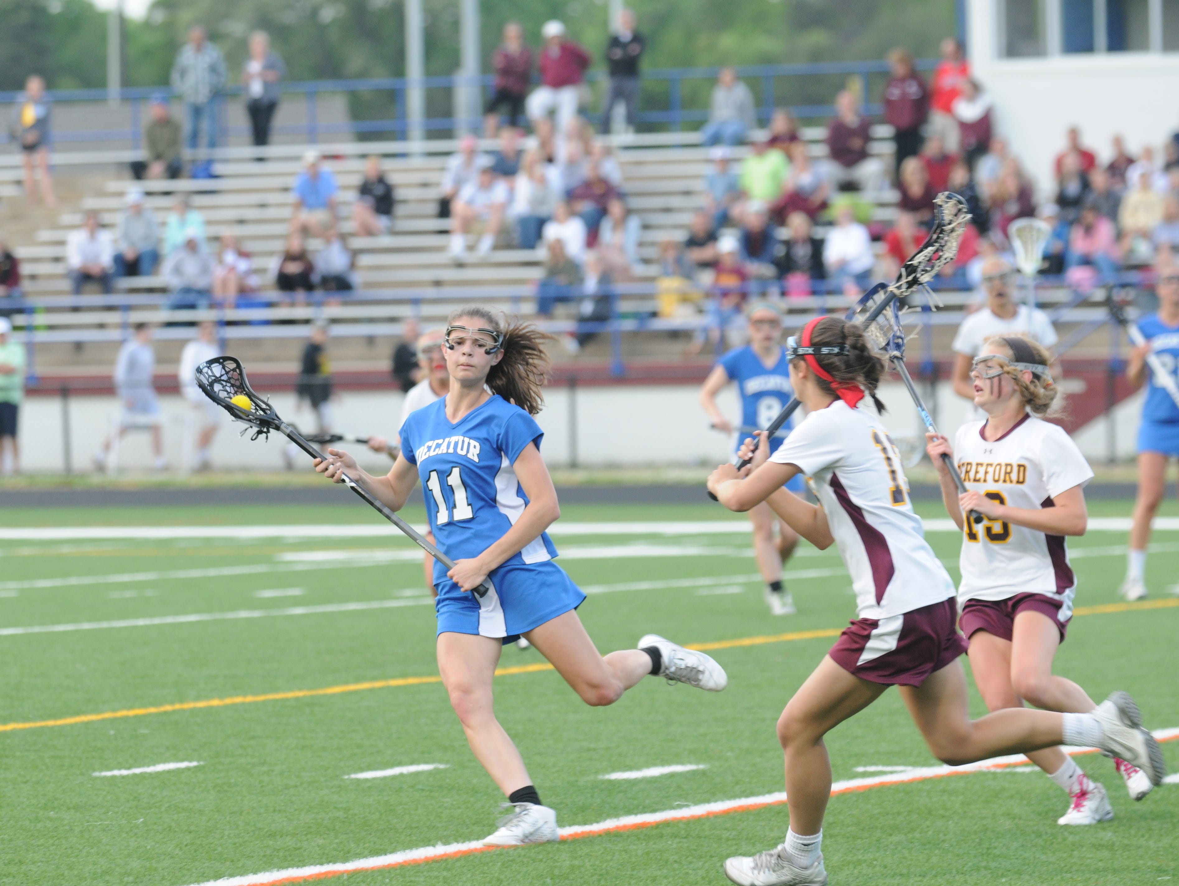 Senior Ally Beck runs away from Hereford defenders as Decatur stalled for 3:13 en route to a 7-6 win to move onto the state final.