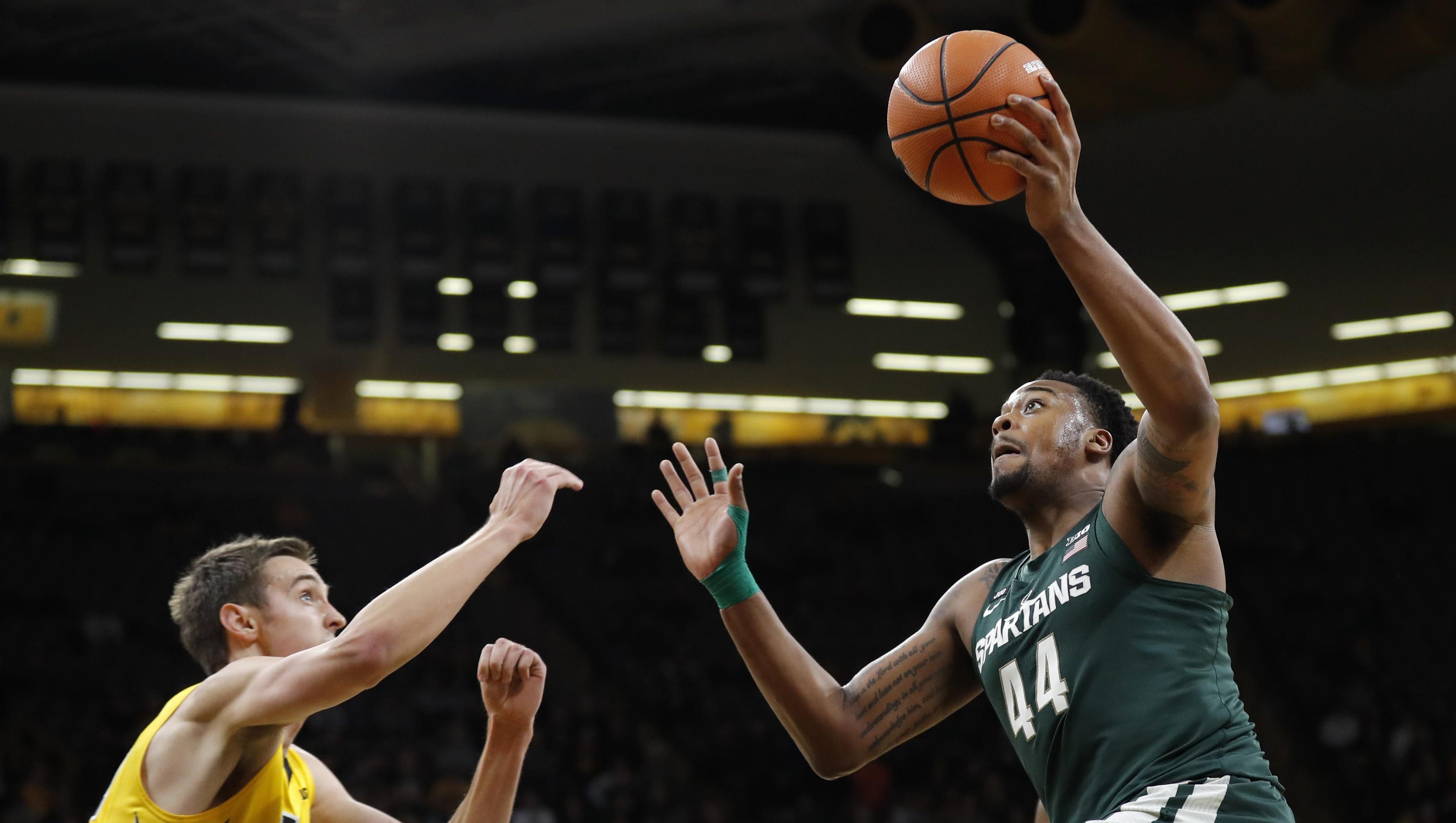 MSU claws out 7th straight, edges Iowa