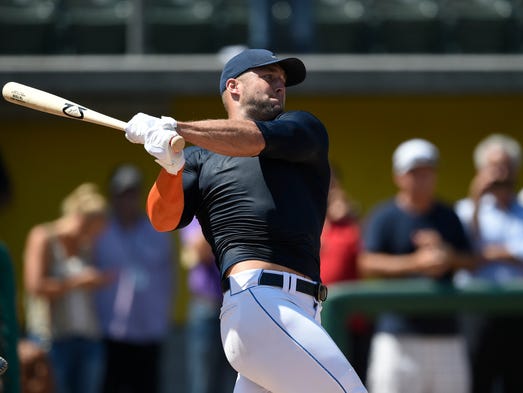 Tim Tebow hits eight balls over the fence at USC's