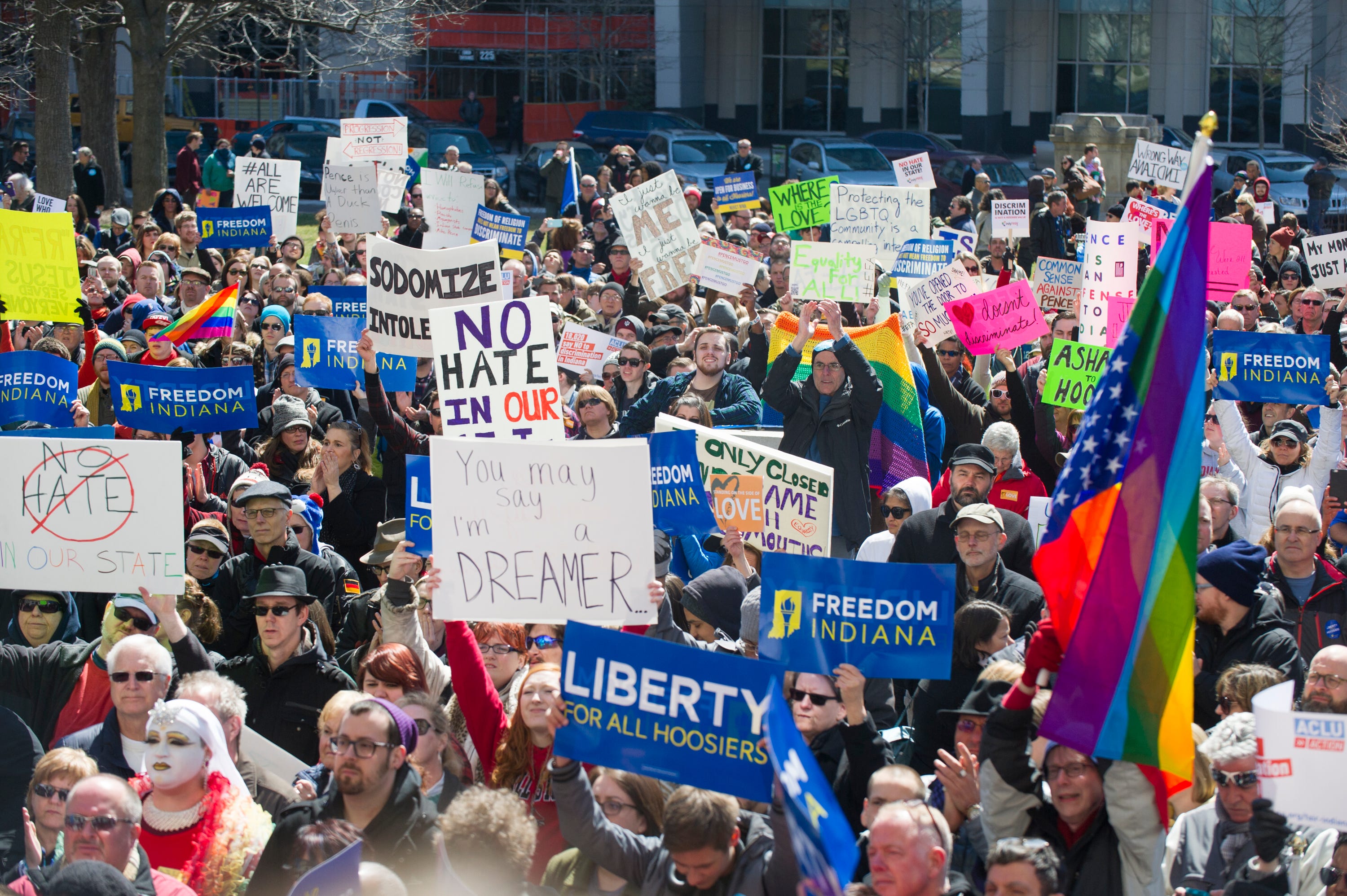 9 CEOs call on Indiana to modify religious freedom law