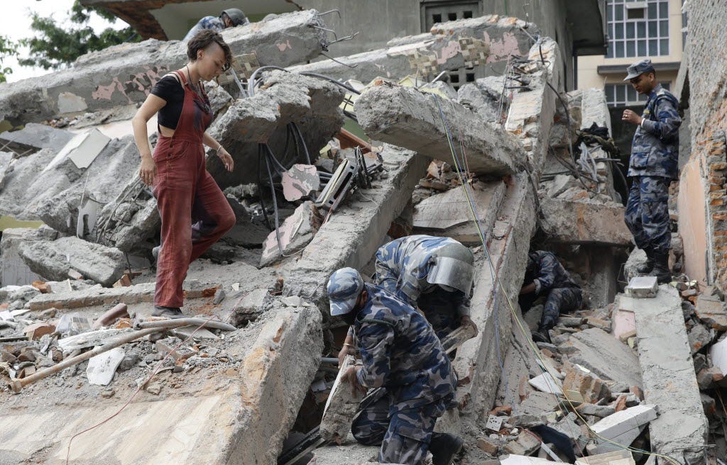 Death toll in Nepal hits 4,000 amid hunt for survivors