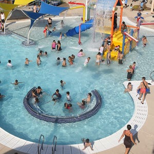 pools that is open near me