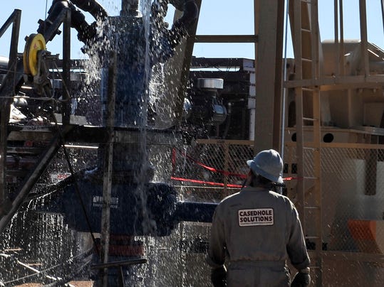 U.S. producing more oil than it imports thumbnail