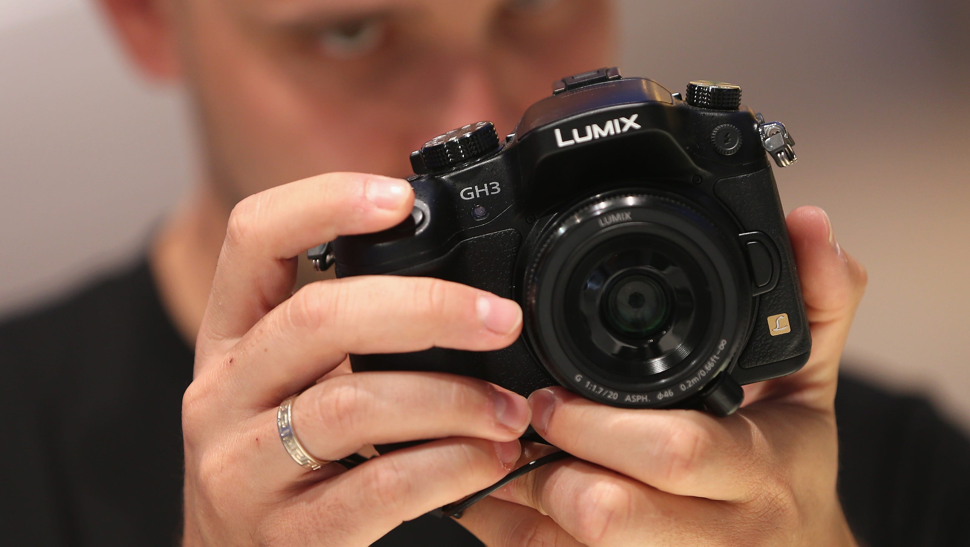 5 things to know before buying a hybrid camera