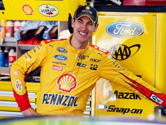 10-29-15-joey logano