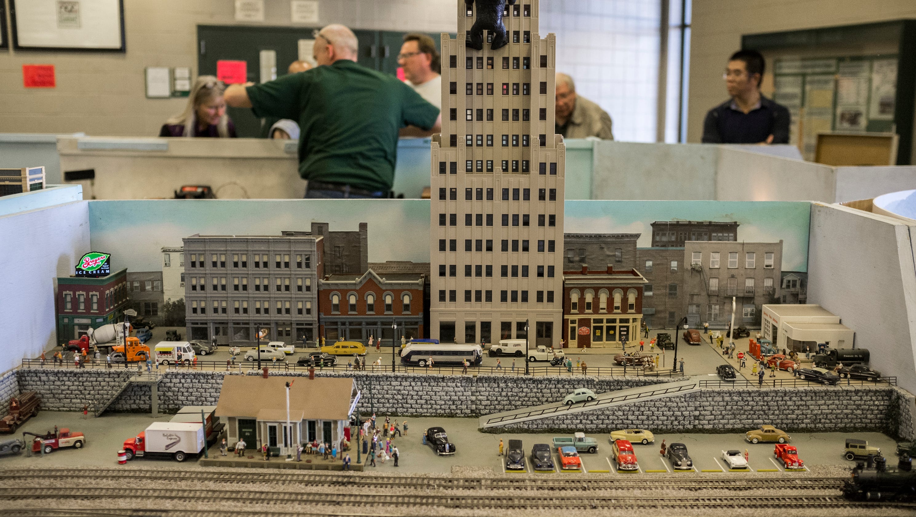 Visitors flock to model railroad show