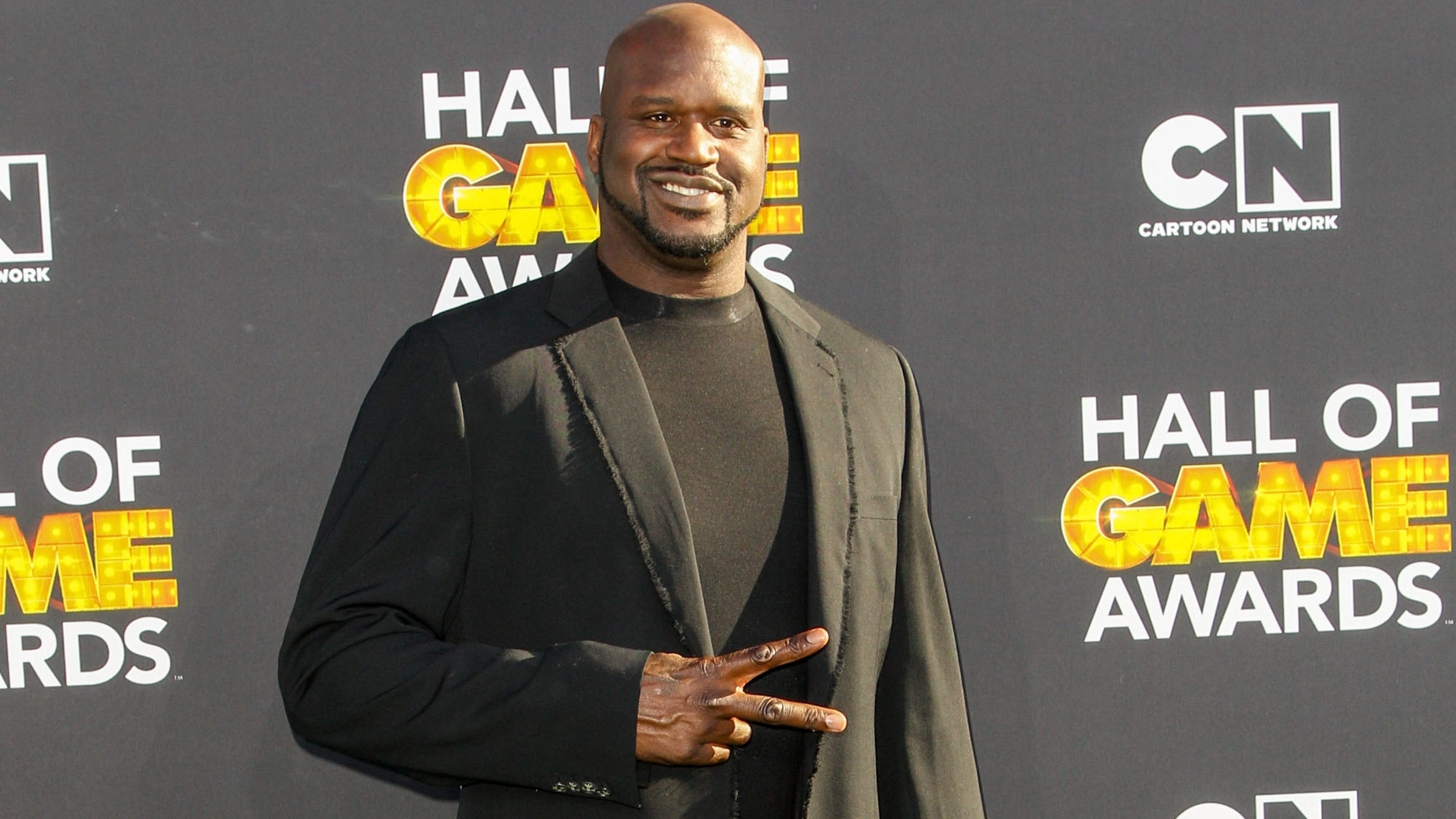 Shaq, Adam Sandler, Kevin James join Sheryl Crow at Daytona