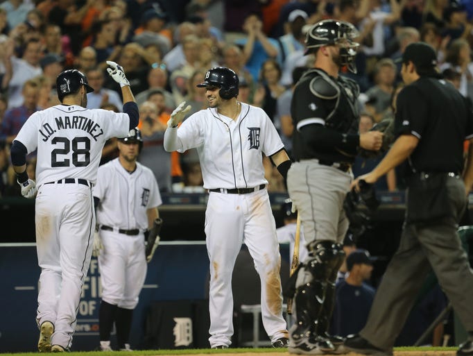 J.D. Martinez saves Tigers with late HR to beat Chicago, 5-4 635709561137670772-tigers-062615-kd010