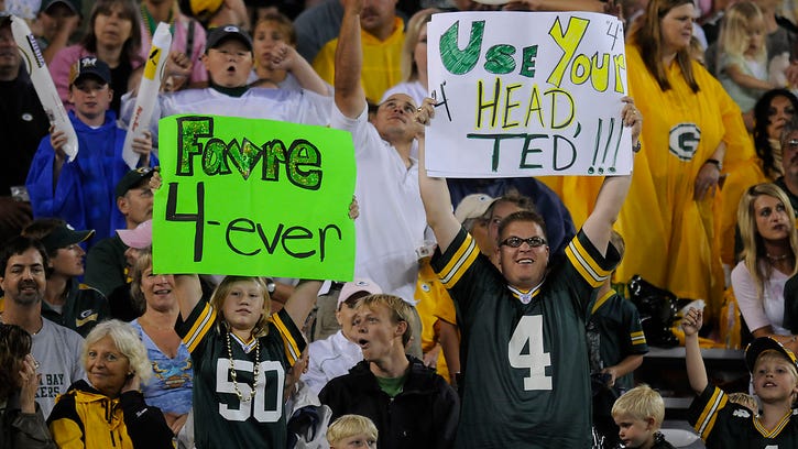 Fans show their support for Brett Favre and frustration with Packers general manager Ted Thompson during the Packers Family Night scrimmage in 2008.