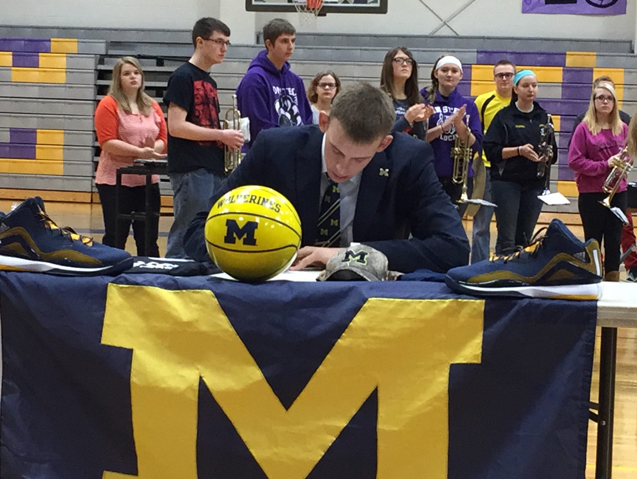 UM recruit Davis celebrates signing day with town USA TODAY High