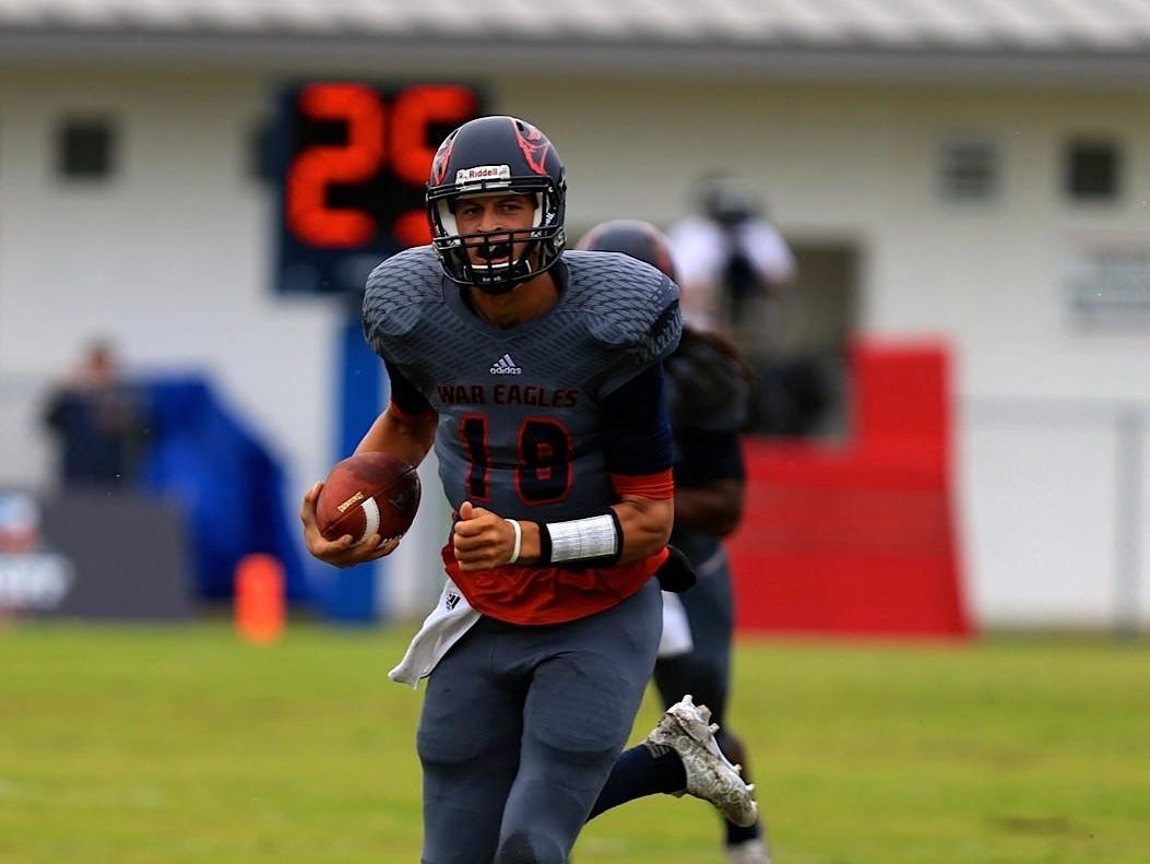 Wakulla quarterback Feleipe Franks sprints for a first down on a run in the first quarter of last Saturday’s 42-14 loss to Spartanburg.