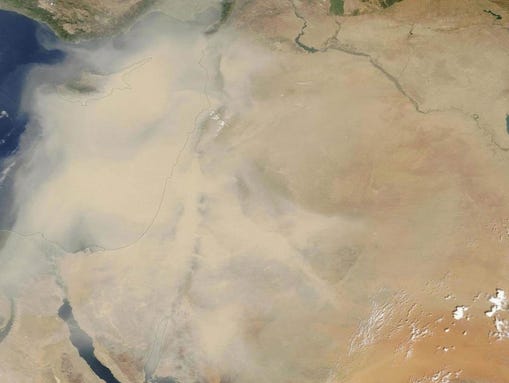Sandstorm chokes Mideast for second day