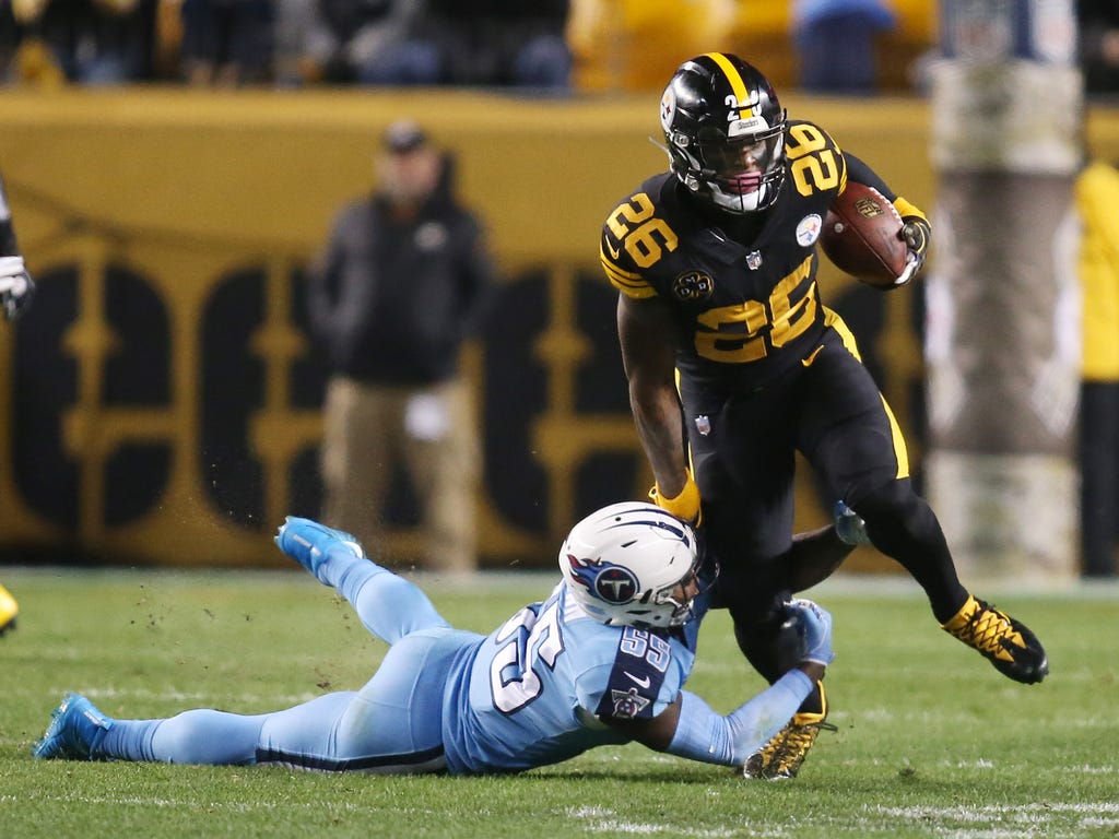 Pittsburgh Steelers running back Le'Veon Bell runs the ball against Tennessee Titans linebacker Jayon Brown during the second quarter at Heinz Field in Pittsburgh.
