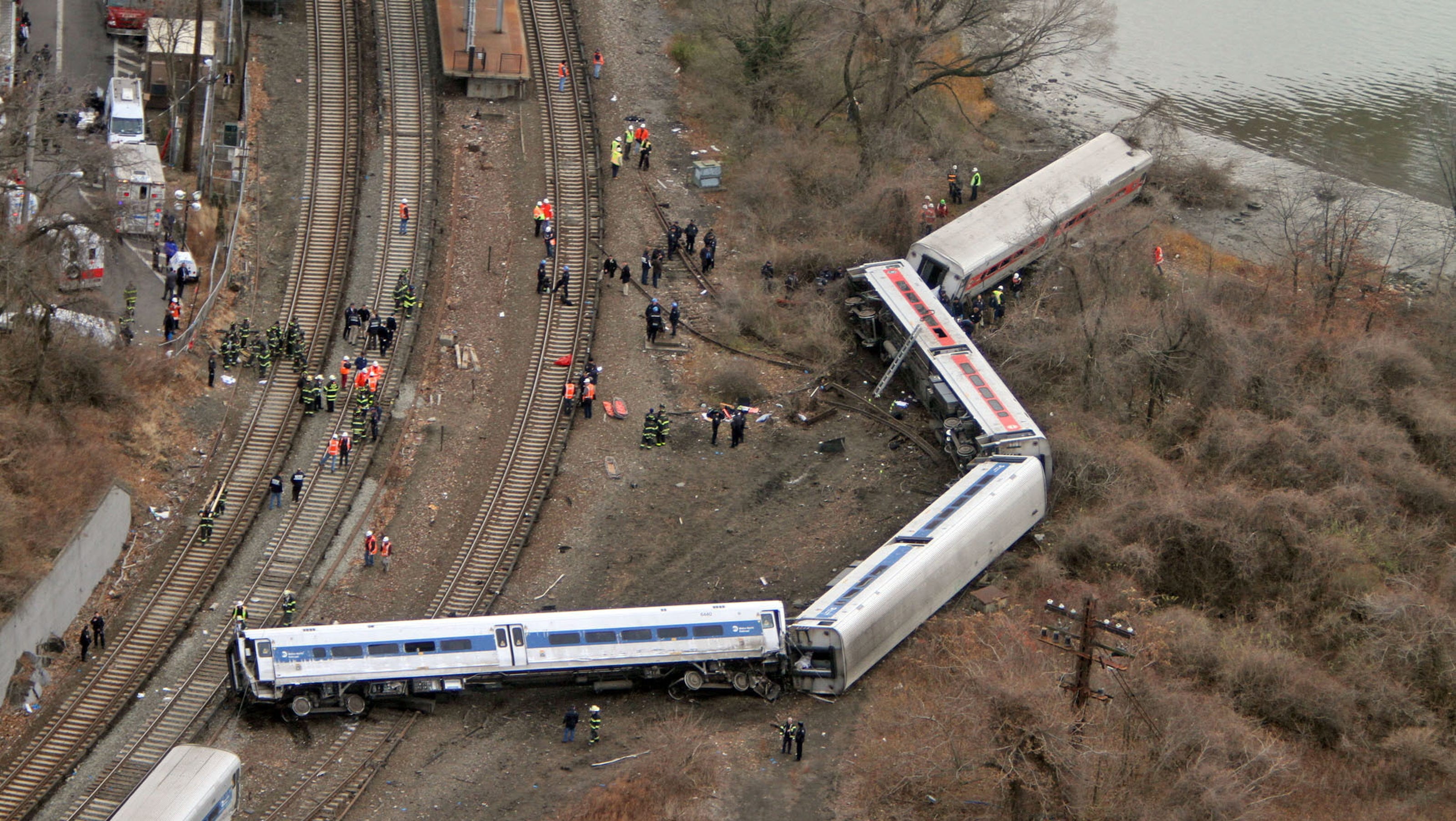Ntsb Train Was Going 82 Mph Into Curve Before Crash 