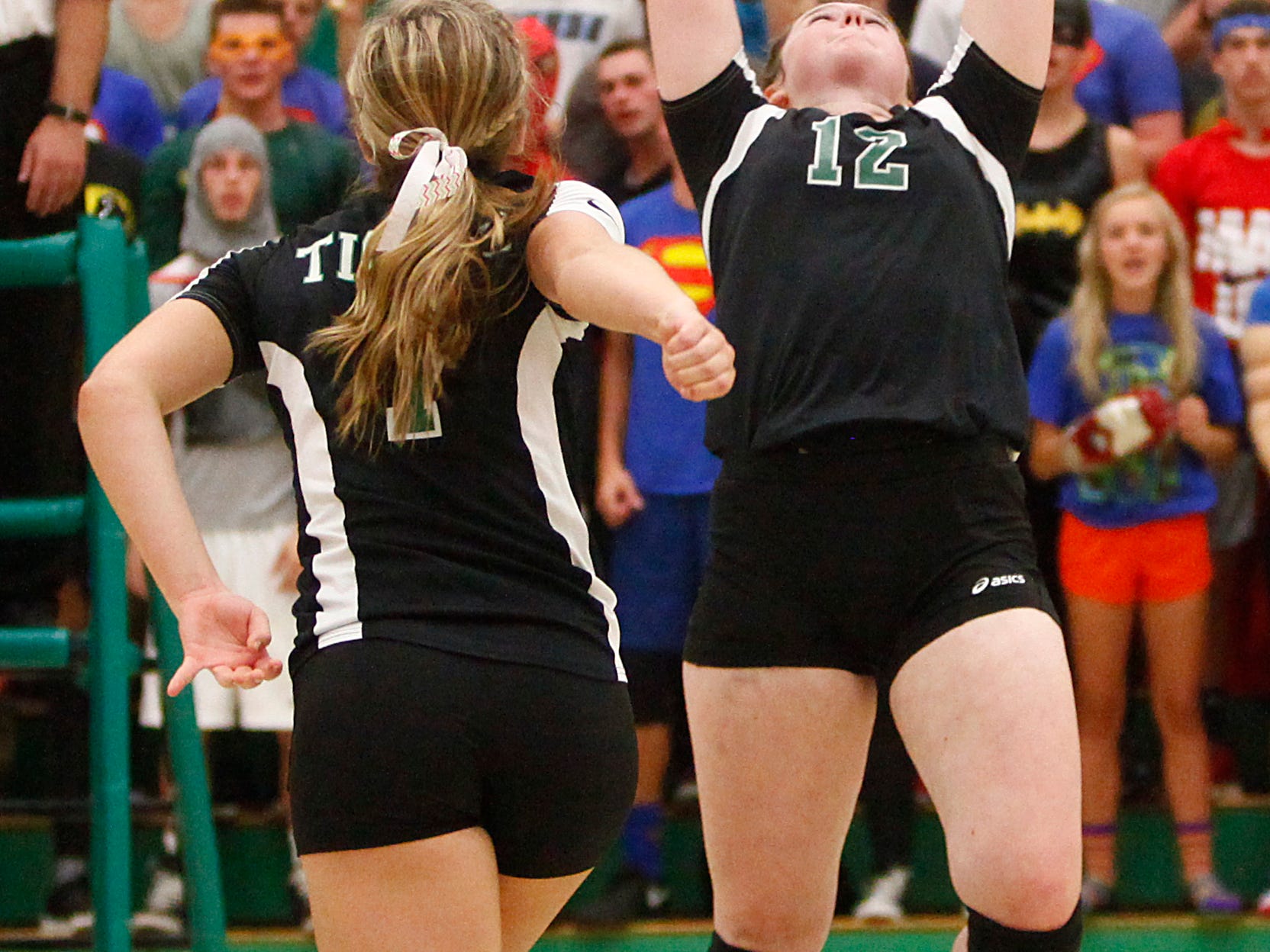 Yorktown’s Mimi Arrington sets the ball during the opening set against Central on Thursday. Yorktown won the five-set match 3-2.