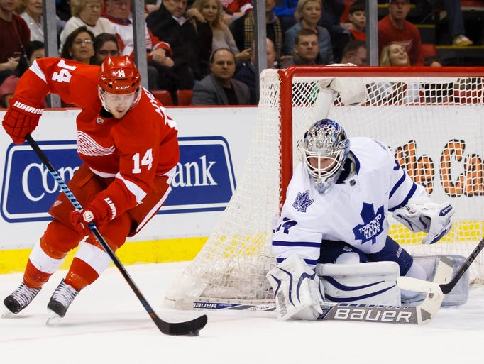 Shootout plagues Red Wings again in loss to Toronto, 2-1 635538589340235658-SMG-20141210-mje-aa1-40