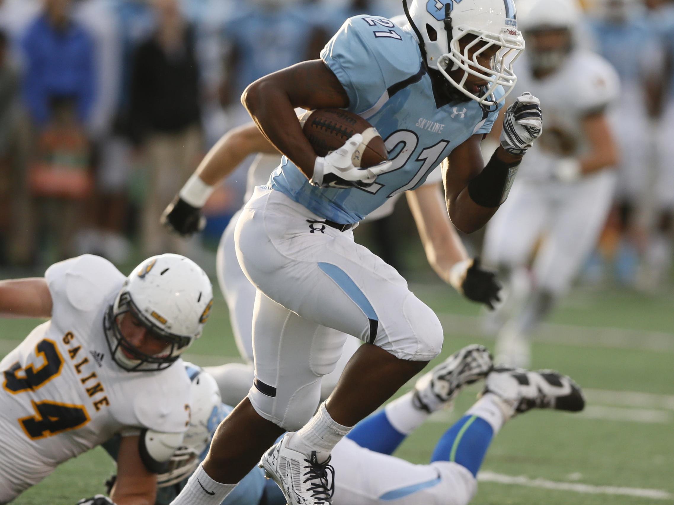 Ann Arbor Skyline high school's Charles Jones runs out of the backfield on a run in the first quarter against Saline on Friday, September 11, 2015, in Ann Arbor. Julian H. Gonzalez/Detroit Free Press
