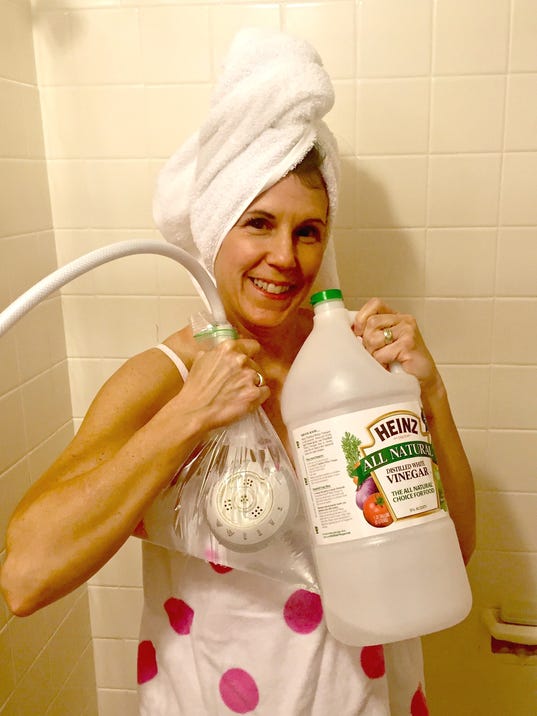 Cleaning shower soak-the-shower head vinegar.jpg