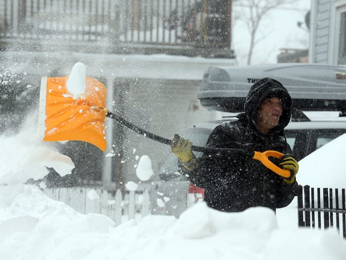 Snowstorm blankets Northeast