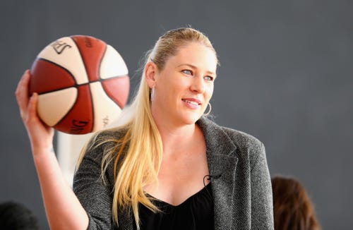 Lauren Jackson returns from 11-month injury layoff | king5.com