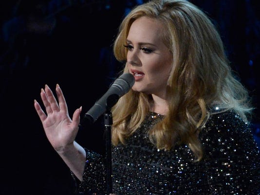 Adele sings the theme from 'Skyfall' at the 2013 Academy Awards ...