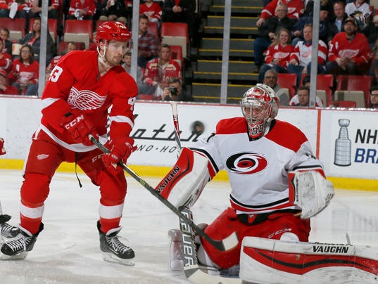 Red Wings inch closer to playoff spot with 3-2 win vs. Carolina 635640473711703807-RW-040715-CH-JHG08