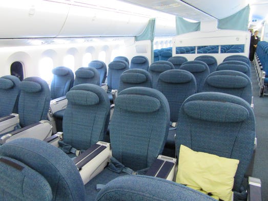 Vietnam Airlines shows off first 787 at D.C.'s National ...
