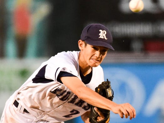 Roosevelt Pitcher Zach Lin (2) releases a pitch on