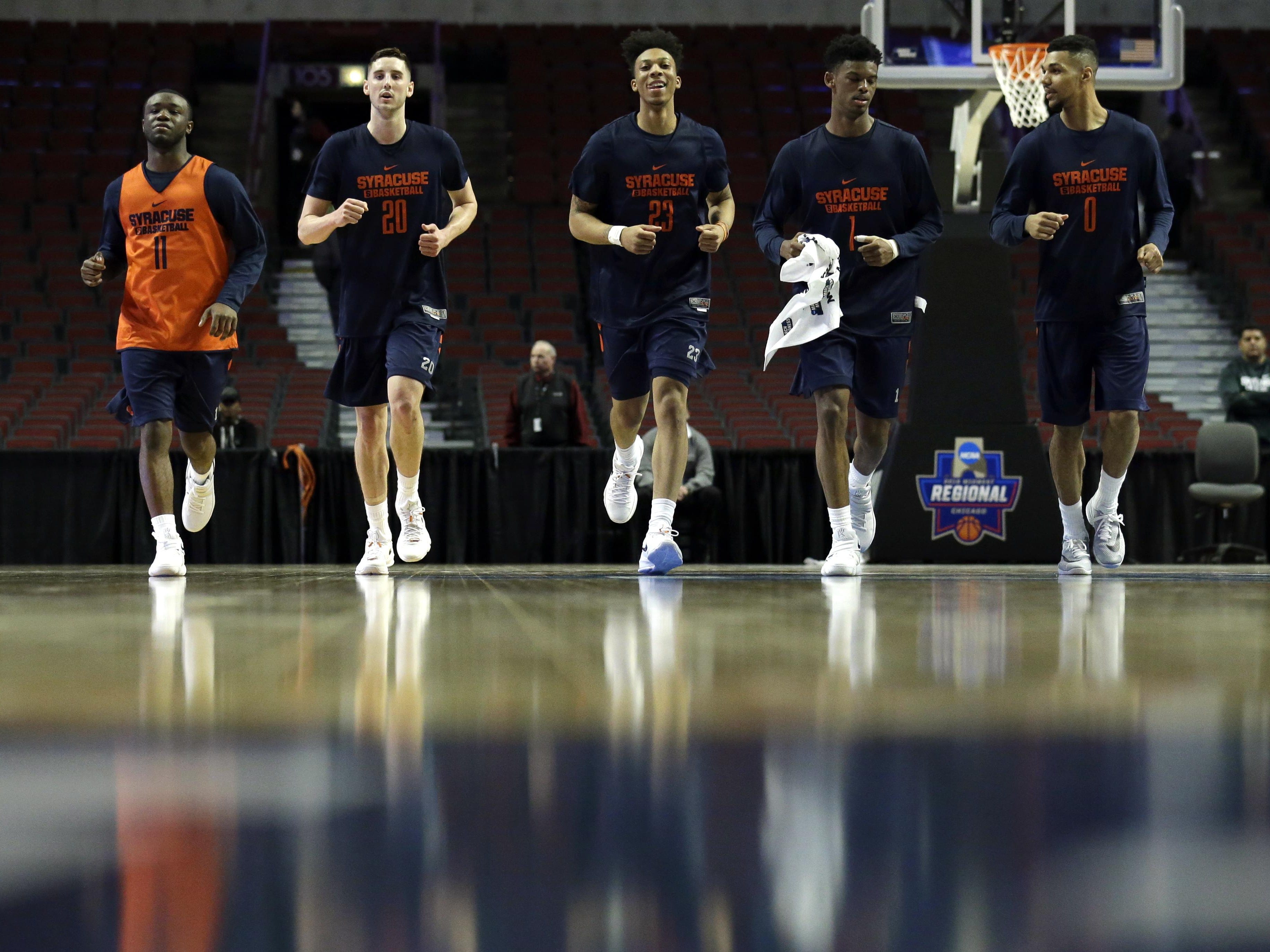 Syracuse's Adrian Autry (11), Tyler Lydon (20), Malachi Richardson (23), Franklin Howard (1), and Michael Gbinije (0) warm up during college basketball practice, Thursday, March 24, 2016, in Chicago. Syracuse plays against Gonzaga in a regional semifinal game in the NCAA Tournament on Friday. (AP Photo/Nam Y. Huh)