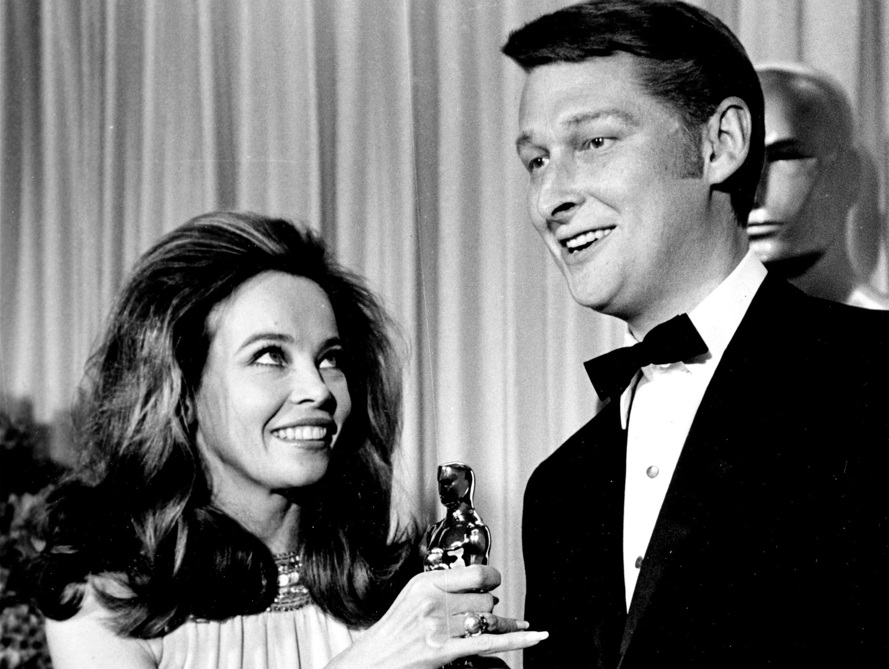 Leslie Caron presents the Oscar for best director for the movie 