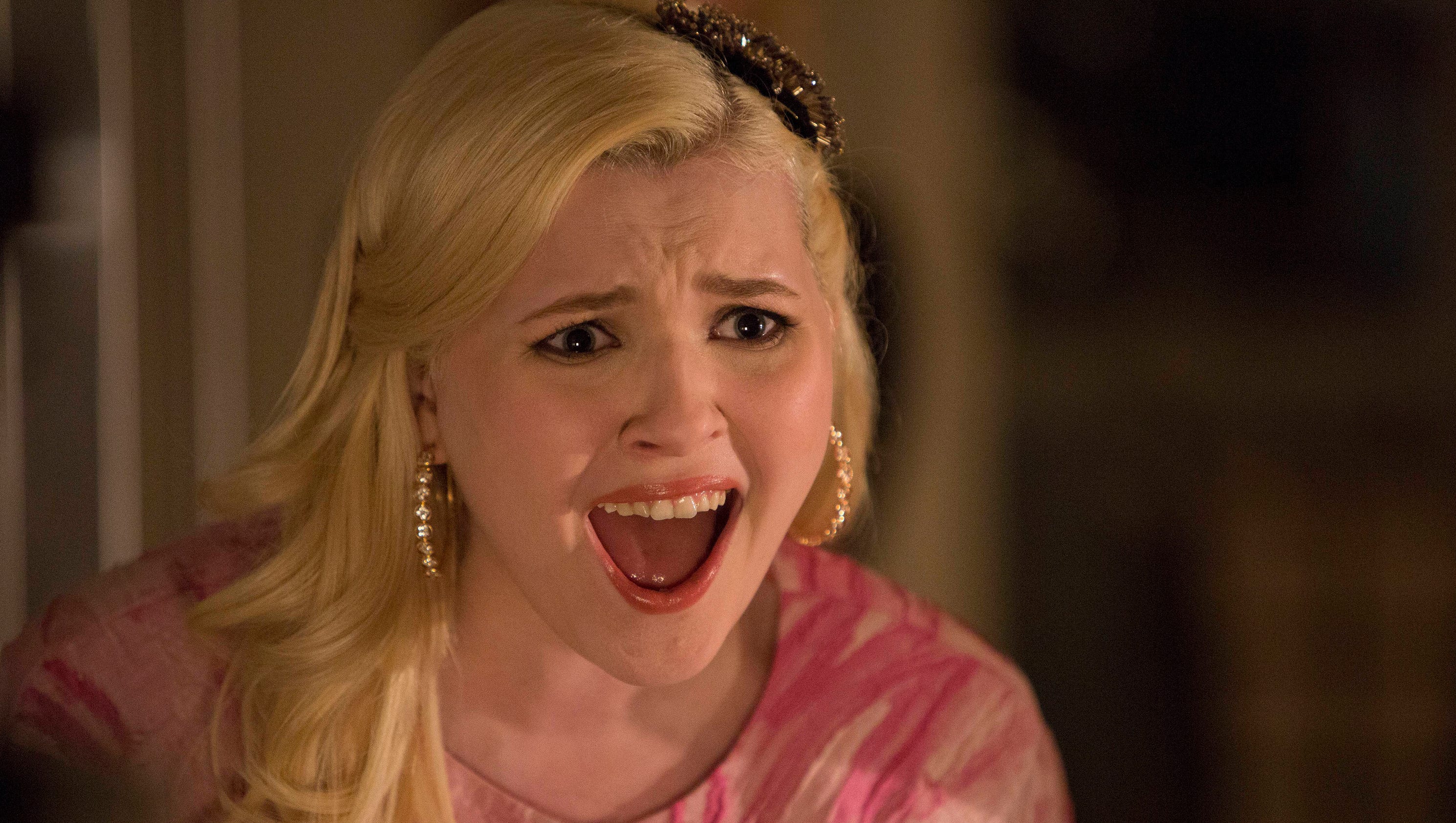 Review Scream Queens Is Scare Com Mishmash But At Least Its Different 