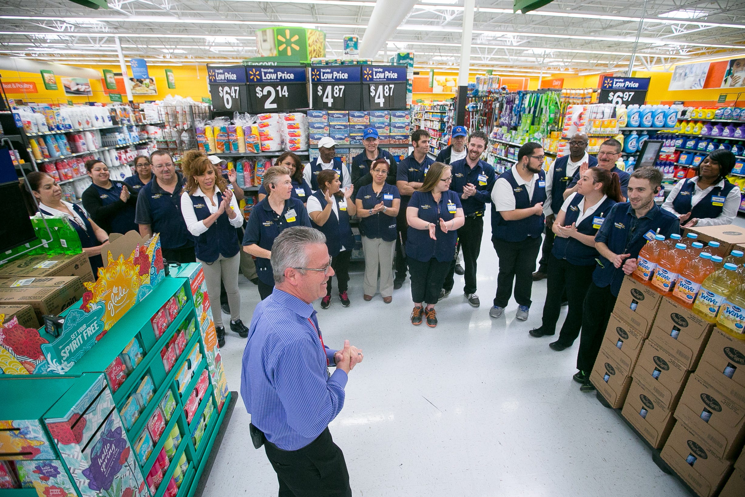 100,000 Walmart managers get a raise - Jun. 2, 2015