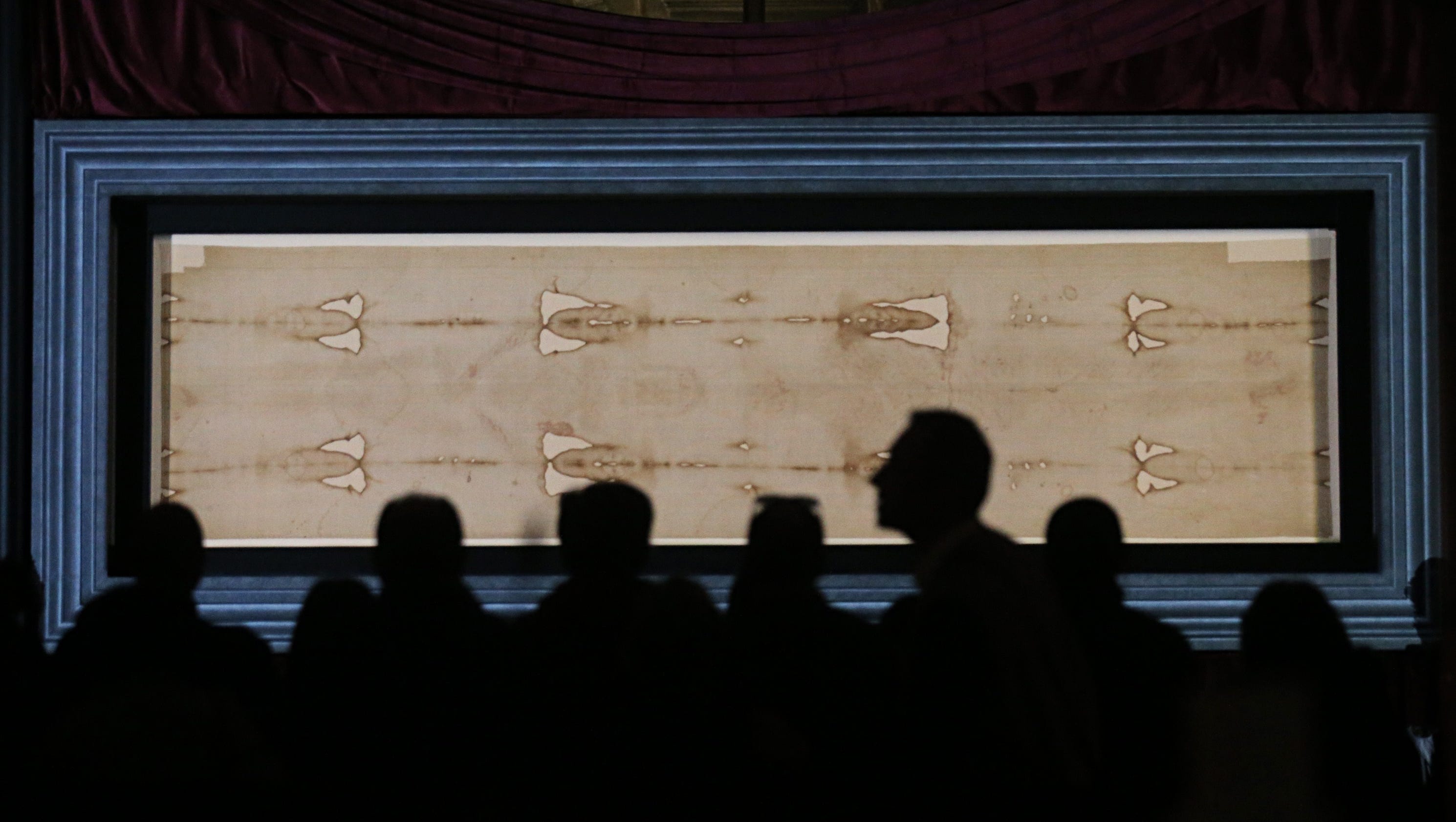 Shroud of Turin back on display in Italy3200 x 1680
