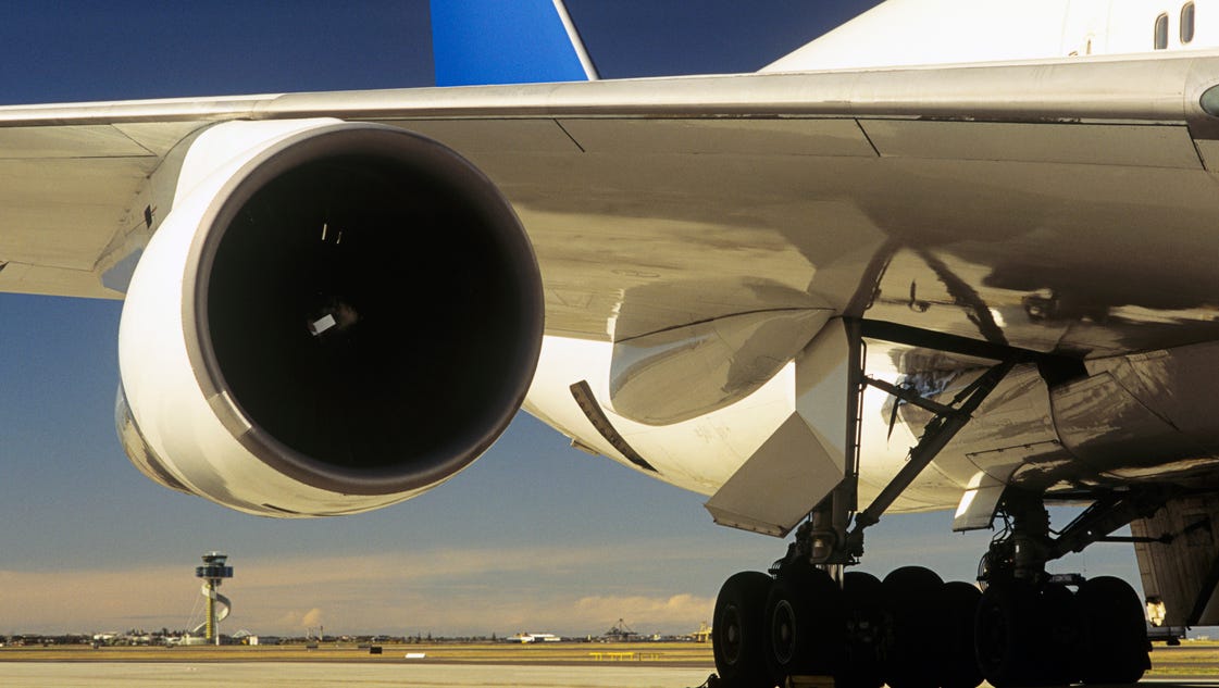 Ask the Captain Aftmounted vs. wingmounted engines