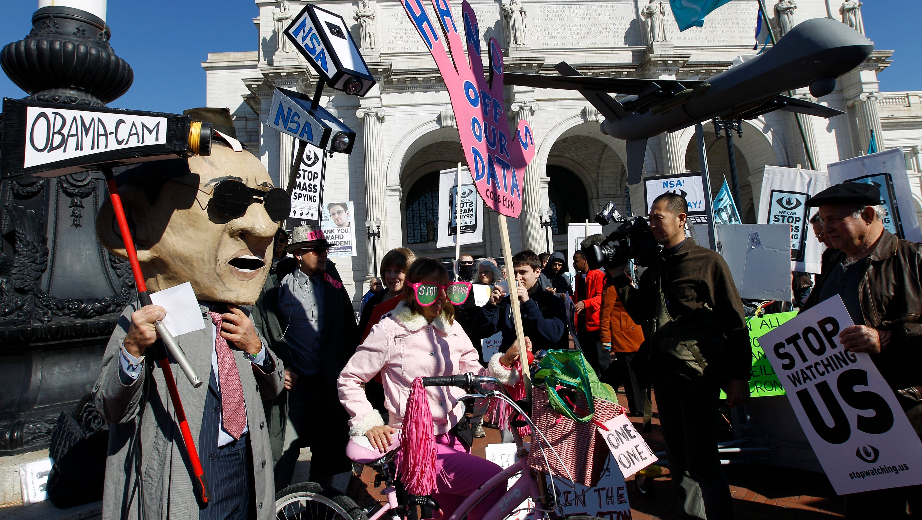 Anti-NSA rally attracts thousands to march in Washington