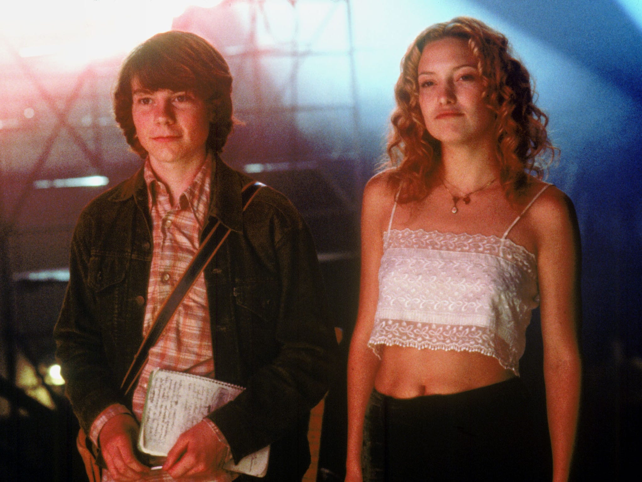Patrick Fugit and Kate Hudson follow an up-and-coming rock band  in 