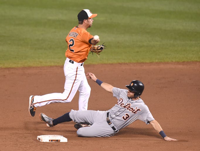 J.D. Martinez suffers knee contusion as Tigers fall to O's, 6-2 635740649721818460-GTY-482696804