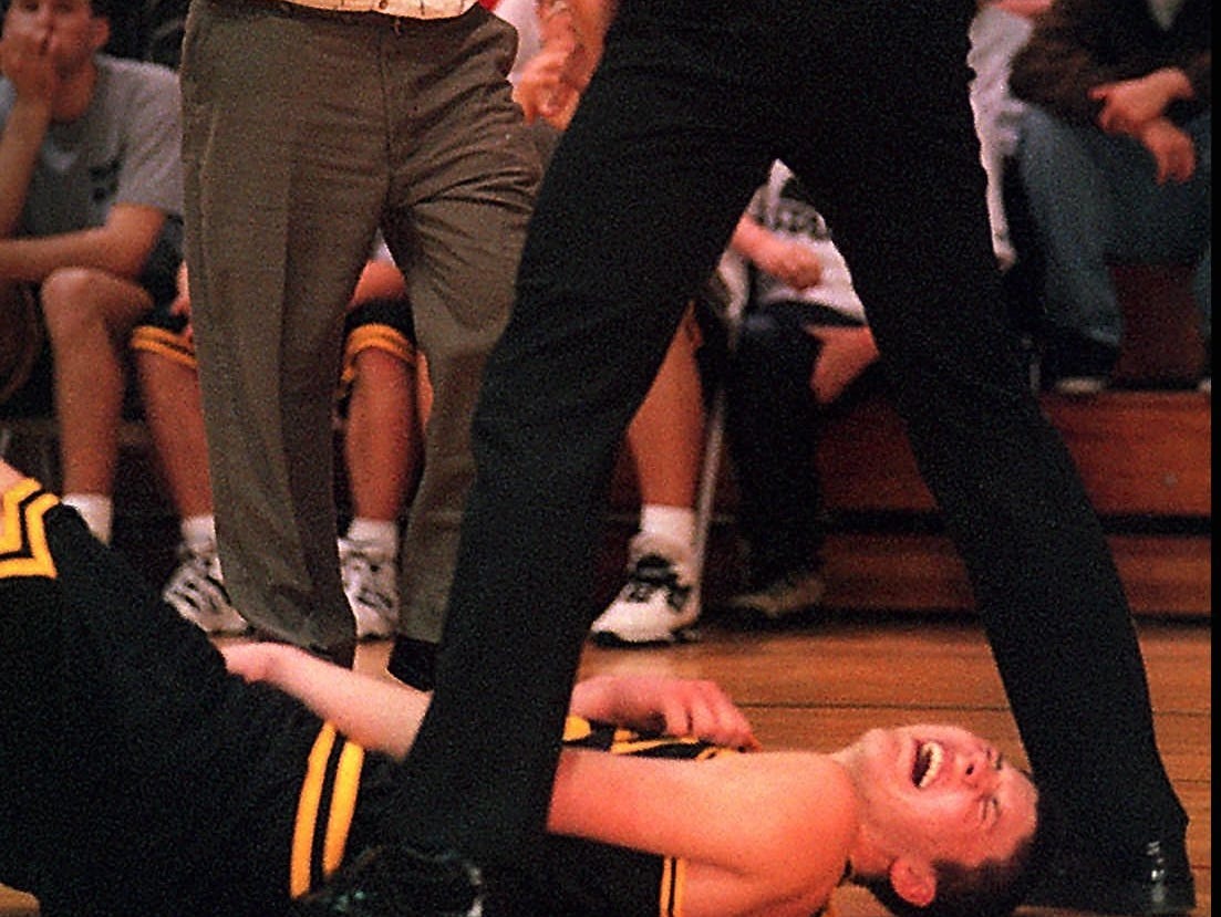 Former Mitchell star Mike Miller grimaces after a clash for a rebound as his coach, Gary Munsen, approaches the referee. Miller went on to college fame at Florida and in the NBA. Munsen died Jan. 12, 2016.