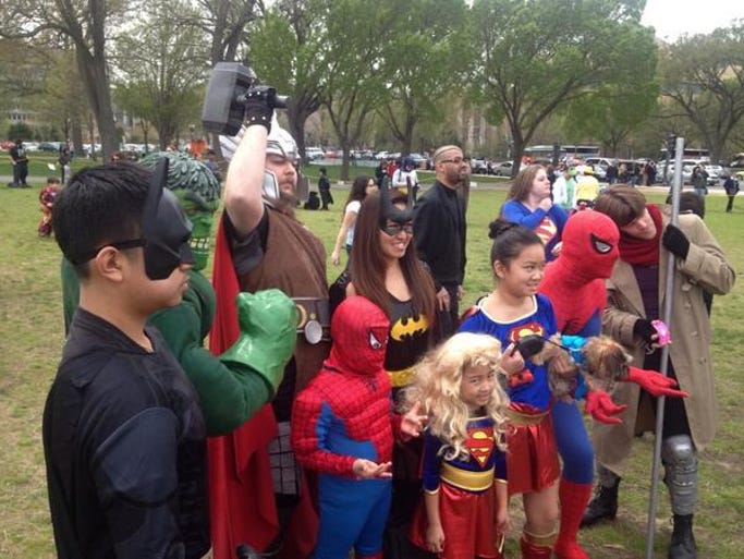 Awesome Con needs 1531 characters on the Mall to set the Guinness record for mass photo.
