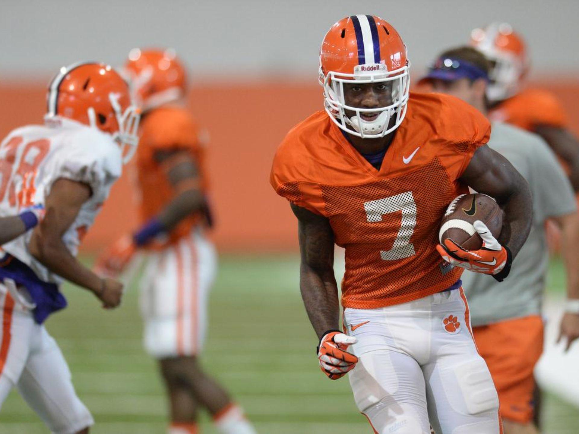 Mike Williams makes a move after a making a catch during Clemson’s morning practice session Monday.