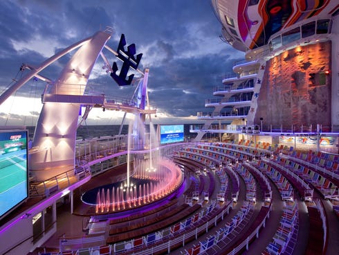 When no evening shows are playing at Oasis and Allure of the Seas��� Aquatheatres, jets of water interplay with colorful light beams. During the day, the pool is open for swimming, and scuba lessons are offered.