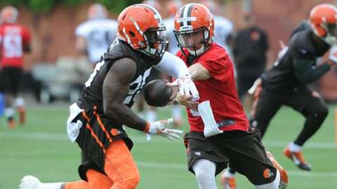NFL Daily Blitz: Manziel working with Browns' second team