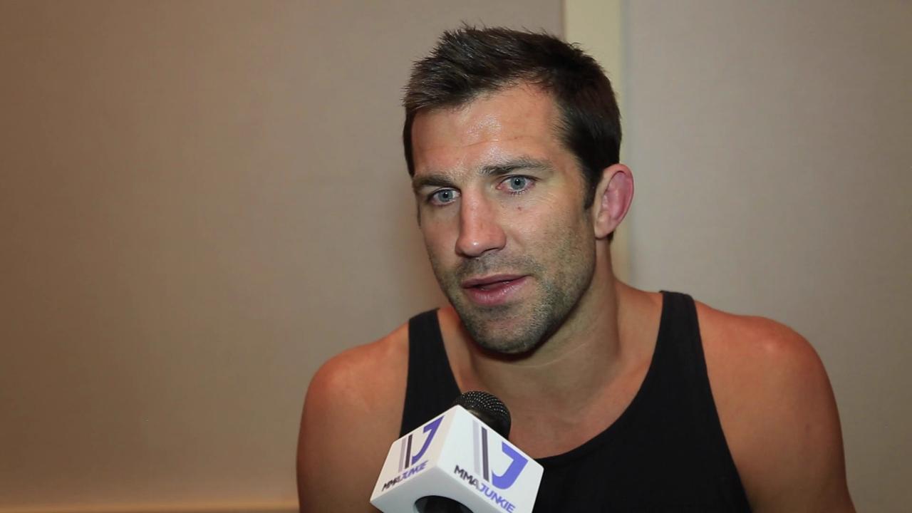 Rockhold says title fight vs. Weidman 'official', fingers crossed for MSG
