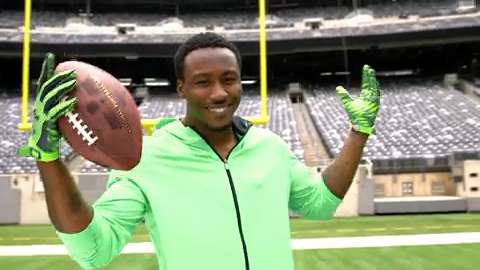 Brandon Marshall auctioning off the chance to throw him his first Metlife TD