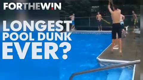 Kids pull off impressive 12-person pool dunk