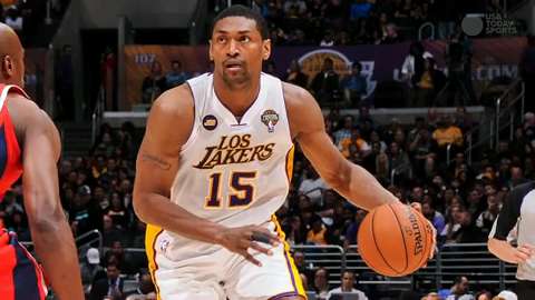 Metta World Peace returns to Lakers