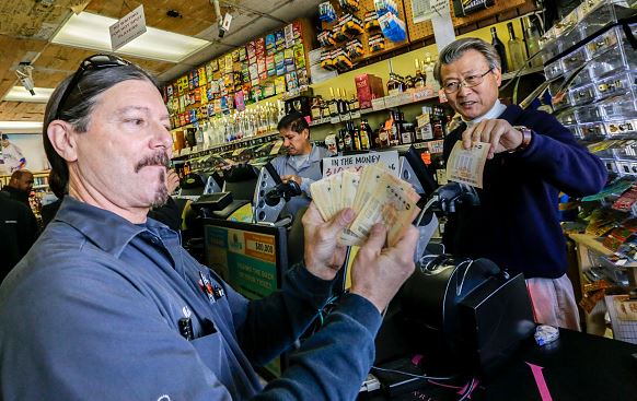 Powerball jackpot climbs to $900M hours before drawing