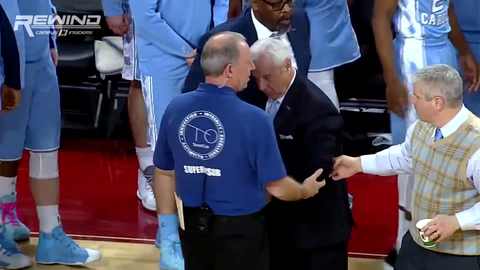 Roy Williams Collapses On Sideline During Timeout